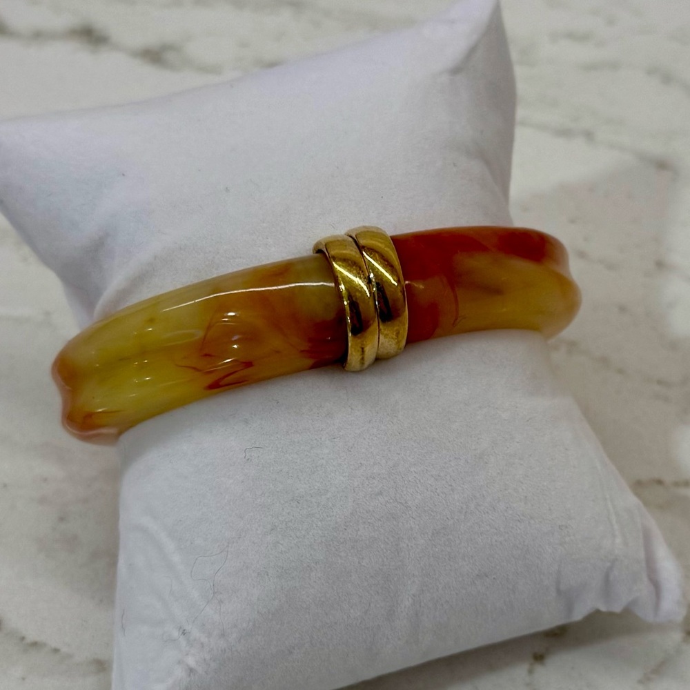 β¨ Vintage Avon Marbled Lucite Hinged Bracelet | Swirled Butterscotch & Amber π― - Picture 2 of 7